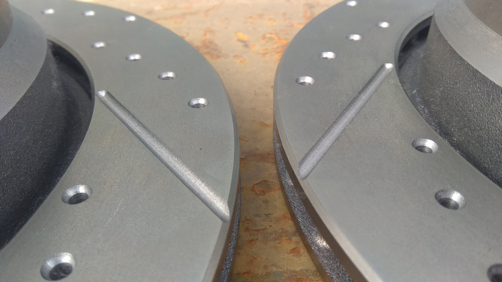 Тормозных дисков е39. Колодки тормозные передние бмв е39 4. 4. Bmw е39 задний тормозной диск. Bmw e39 тормозные диски.