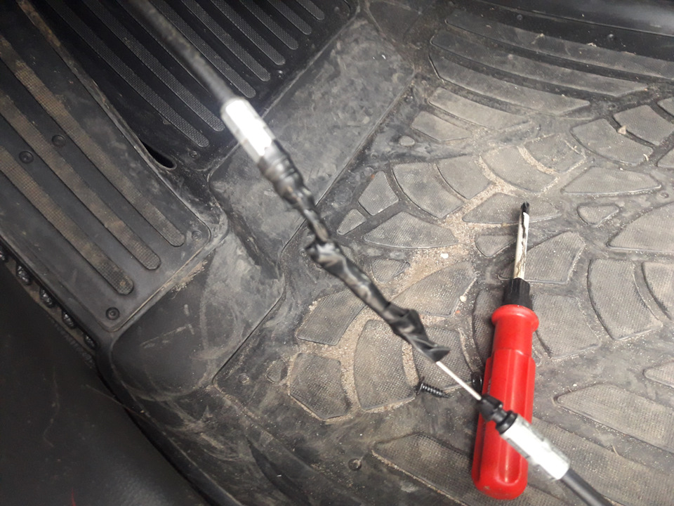 Замена тросика открывания капота — Opel Antara, 3,2 л, 2008 года ...