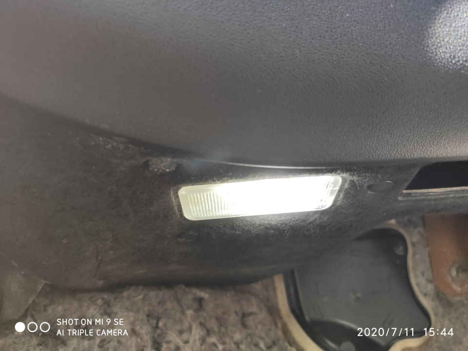 Замена ламп подсветки багажника и подсветки ног на LED — Citroen C4 ...