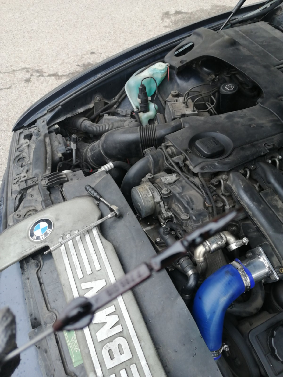 HELP Эмульсия на крышке и немного внутри масло заливной горловины ...