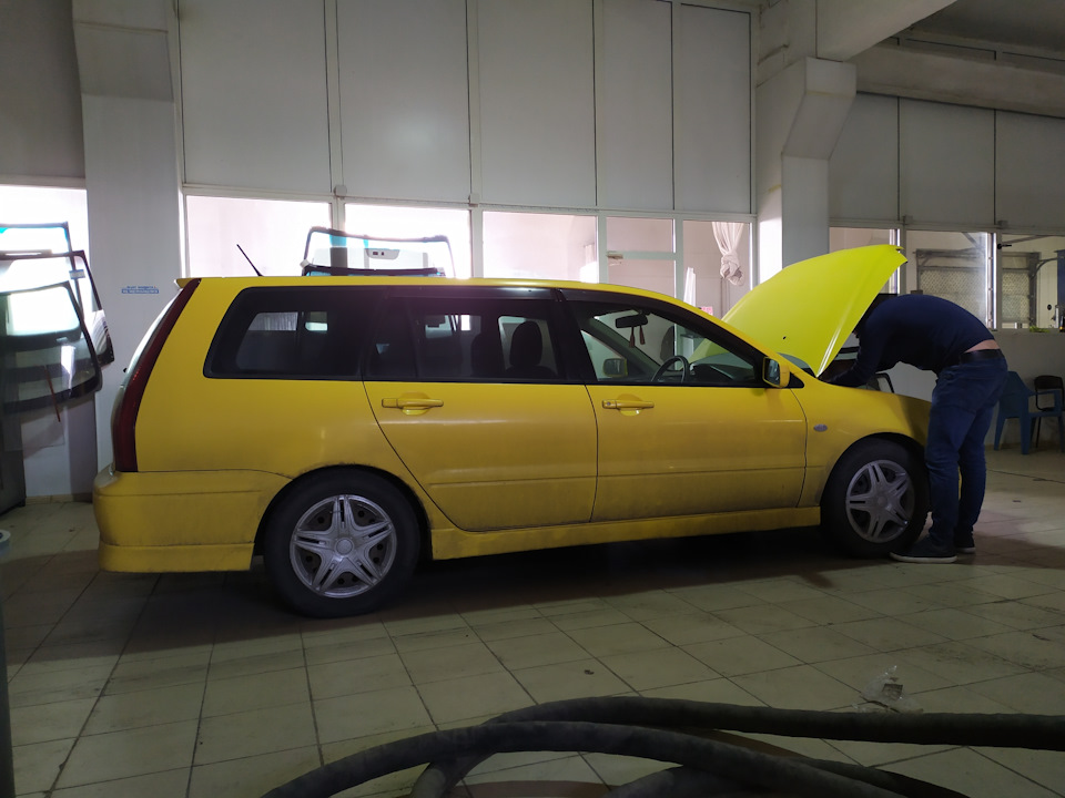 Замена лобового стекла — Mitsubishi Lancer VII, 1,8 л., 2002 года ...