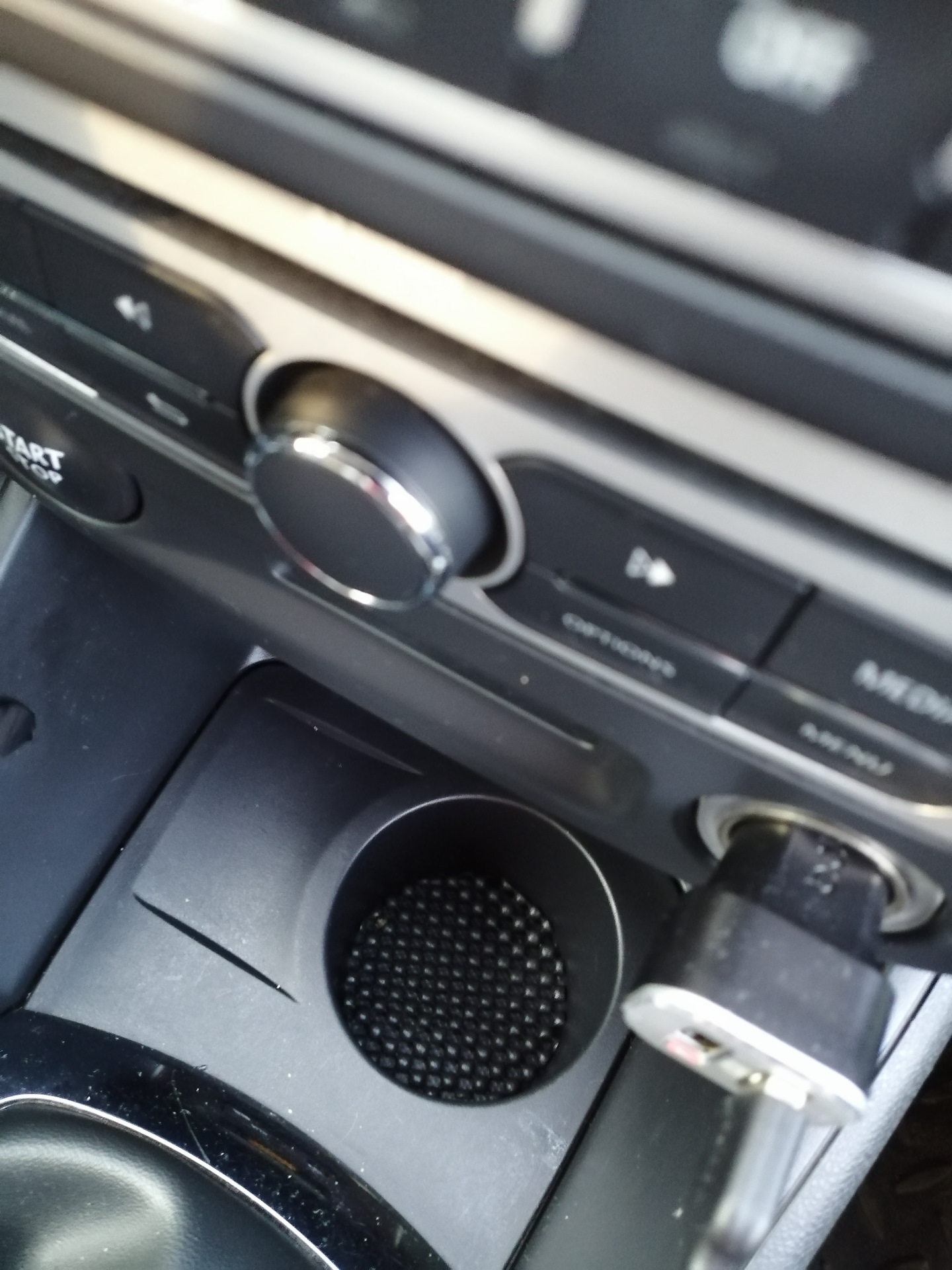 Коврики в подстаканники — Renault Fluence, 1,6 л, 2013 года ...