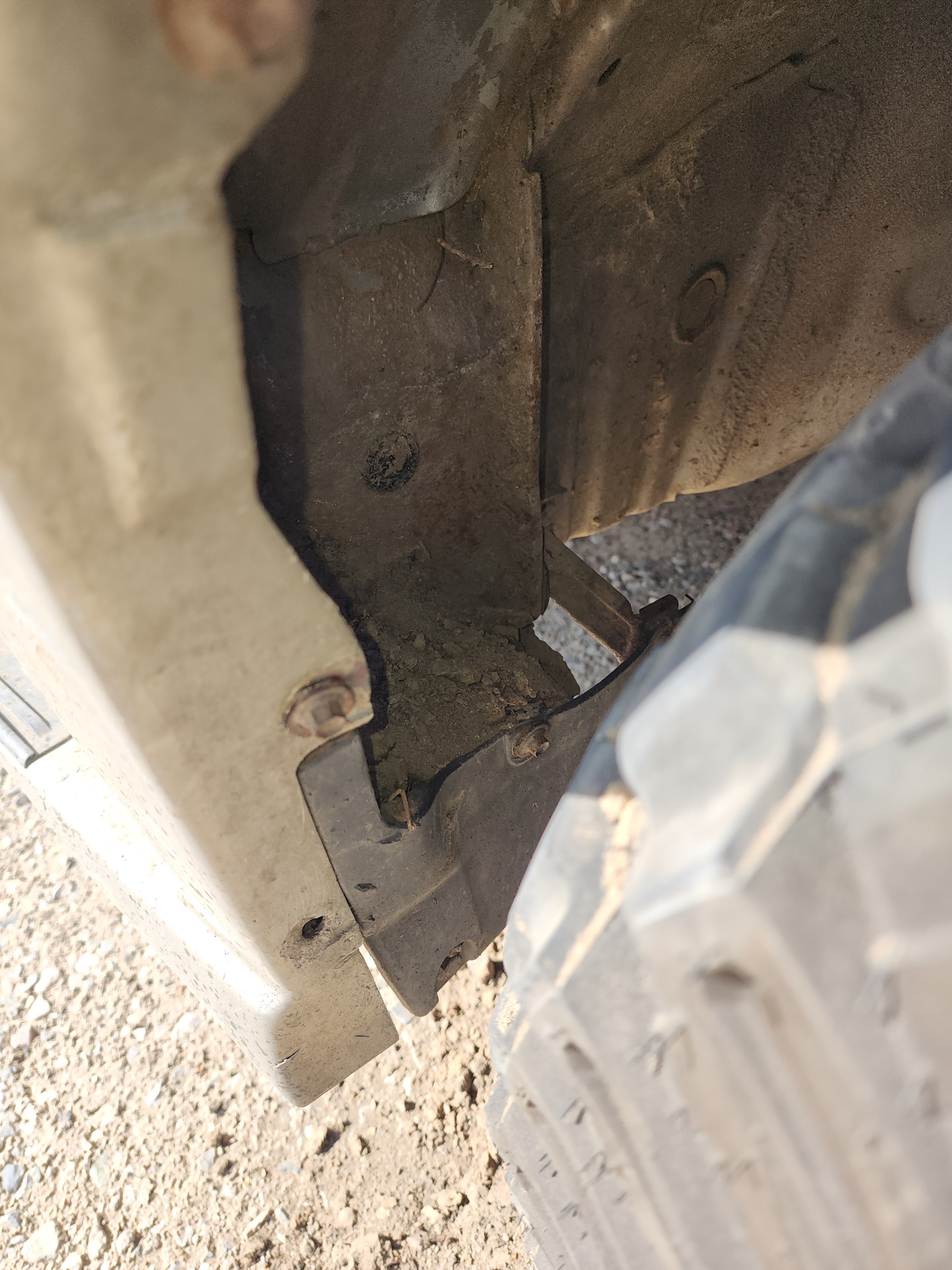 Передние локера, демонтаж подножек — Mitsubishi Pajero (3G), 3,5 л ...