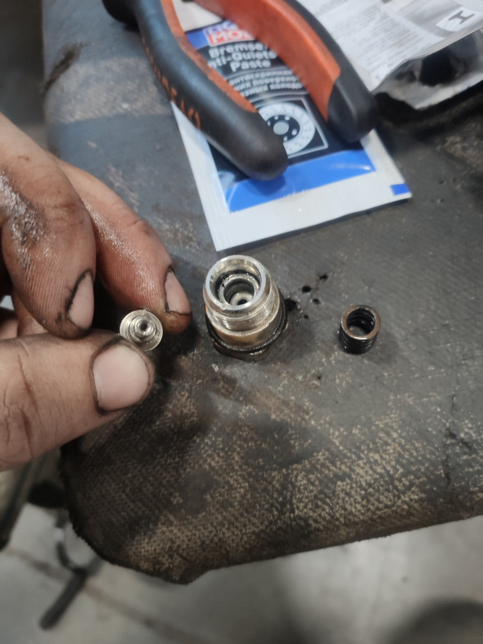 Износ компрессионных колец? — Hyundai Accent (2G), 1,5 л, 2008 года ...