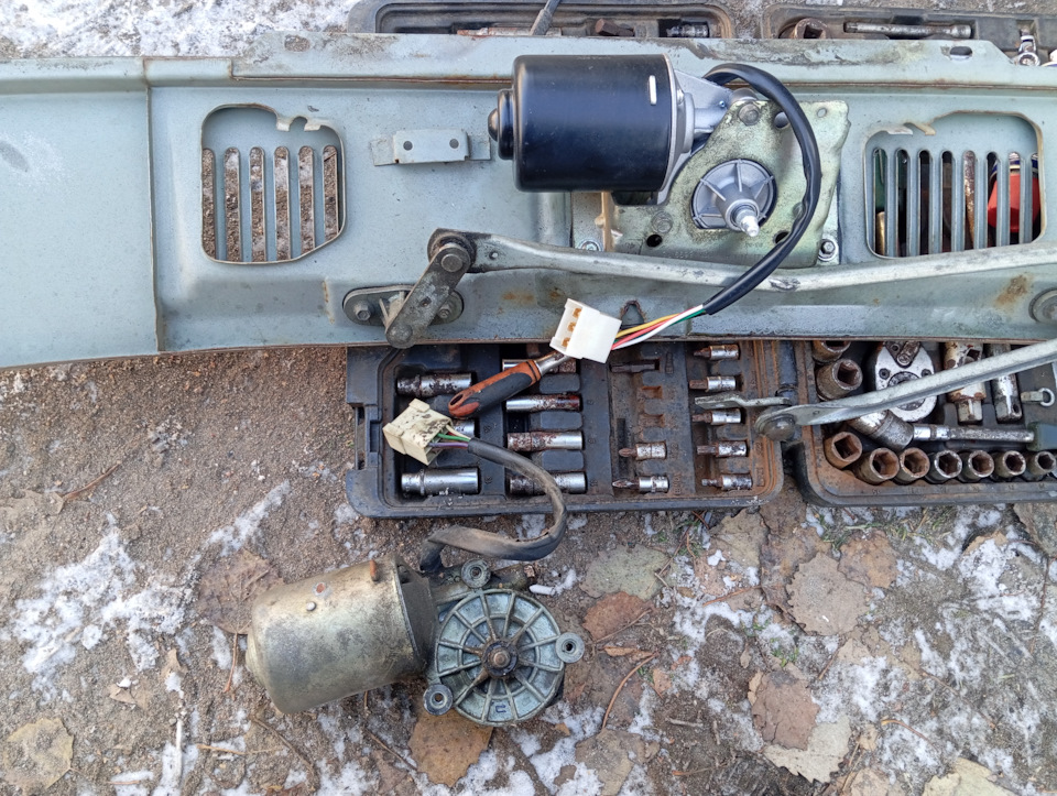 19.11.2023 замена моторчика дворников — ГАЗ 31105, 2,4 л, 2006 года ...