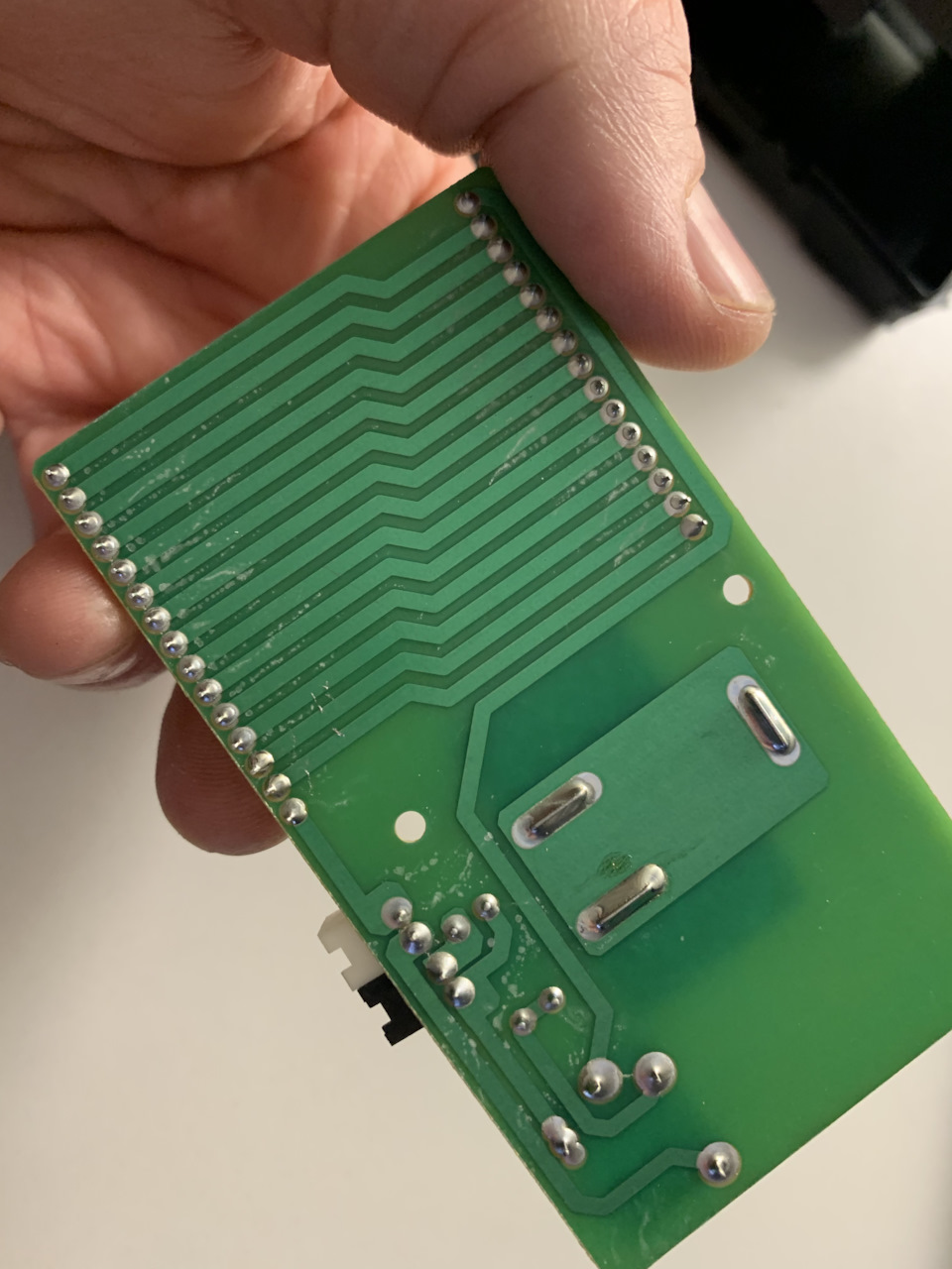 На обратной стороне видны следы высохшей жидкости — Hyundai Tucson (JM)