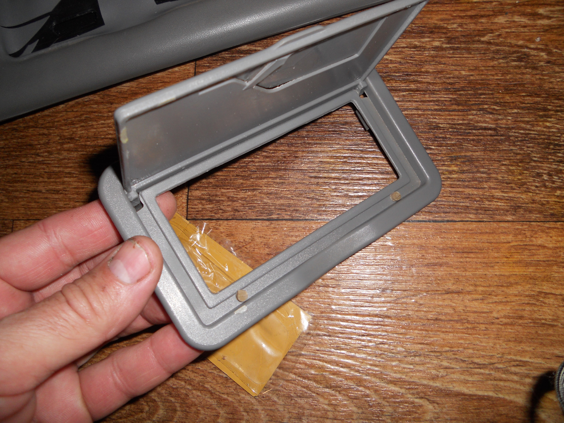 Замена зеркала в солнцезащитном козырьке — Lifan 520, 1,3 л, 2007 года ...