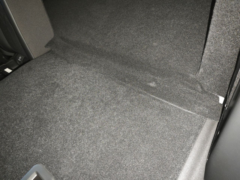 обивка пола,  — Voyah Free