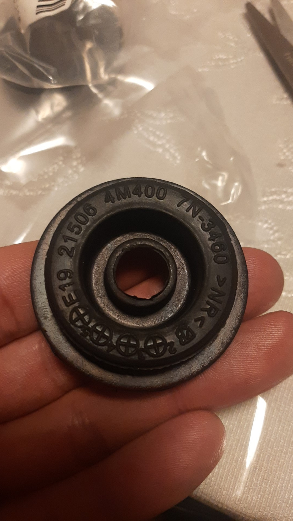 Втулка для крепления радиатора — Nissan Almera Tino, 2 л, 2001 года ...