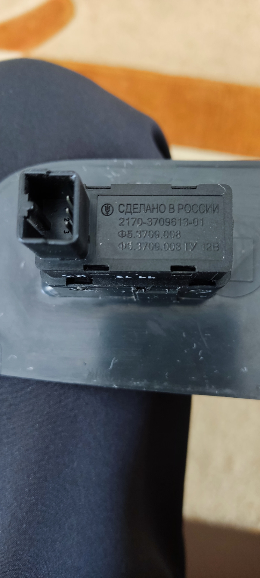 Кнопка стеклоподъёмника. — Lada Приора седан, 1,6 л, 2013 года ...