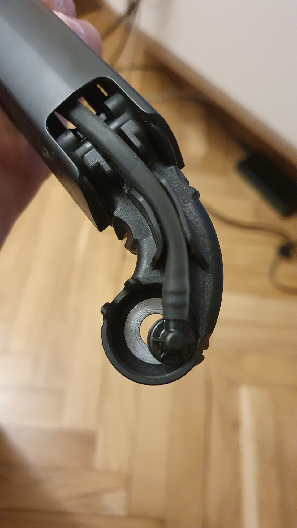 новый поводок с трубочкой — Audi Q5 (1G)