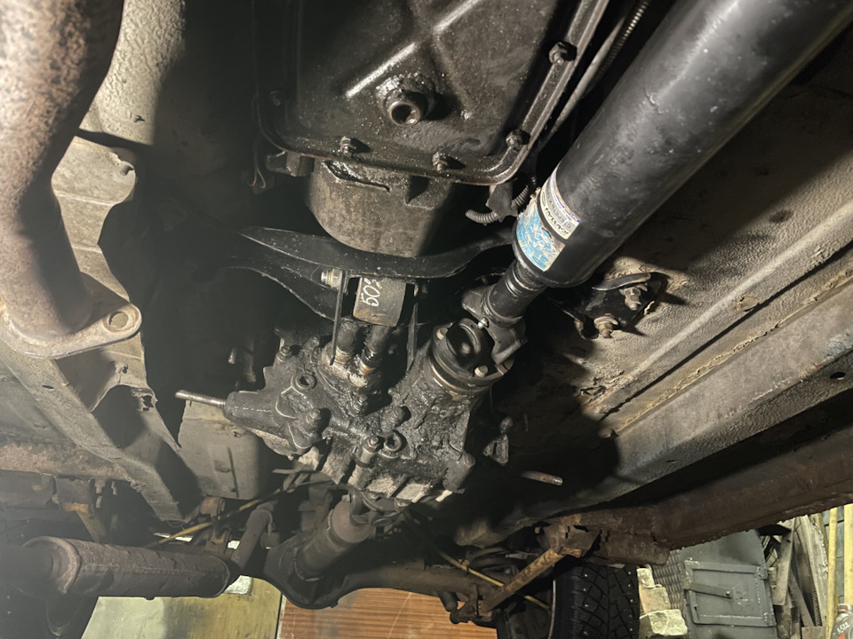 Установка подрамника раздатки — Lada 4x4 3D, 2 л, 2002 года | запчасти ...