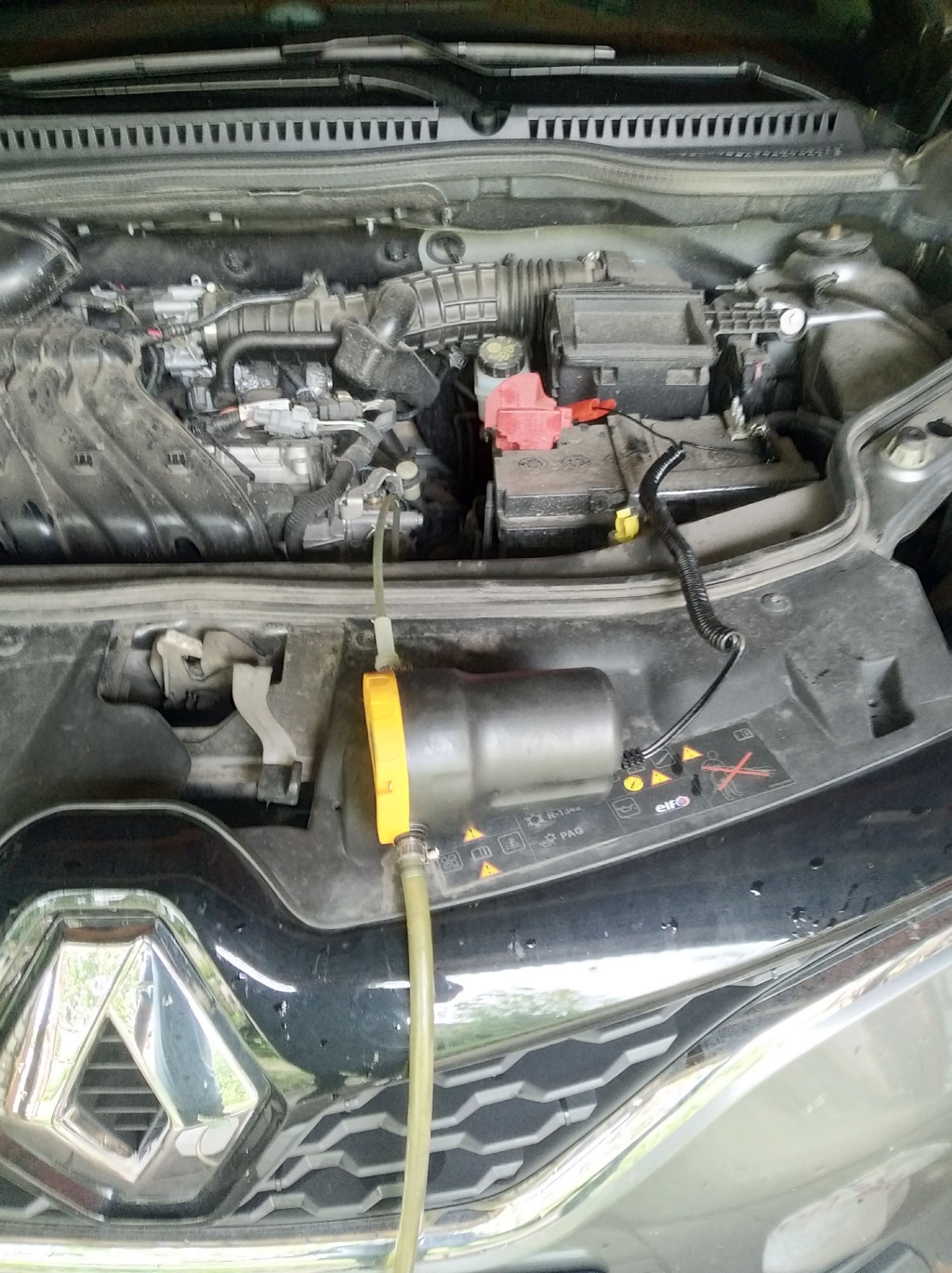 Рено каптур замена масла в вариаторе 1.6. Рено Каптур 1.6 щуп АКПП. Renault Captur 2.0 фильтр топлива. Рено Меган двигатель 1,6 CVT. Топливный фильтр Renault Kaptur 1.6.
