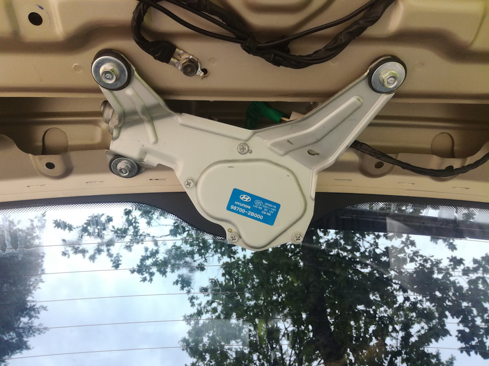 Замена моторчика очистителя заднего стекла. — Hyundai Santa Fe (2G), 2,2 л,  2010 года, своими руками