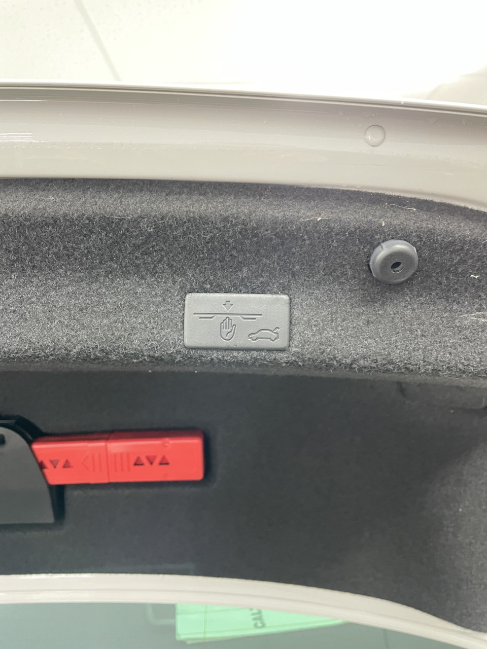 Эллектро привод багажника — Volkswagen Passat B8, 1,4 л, 2017 года ...