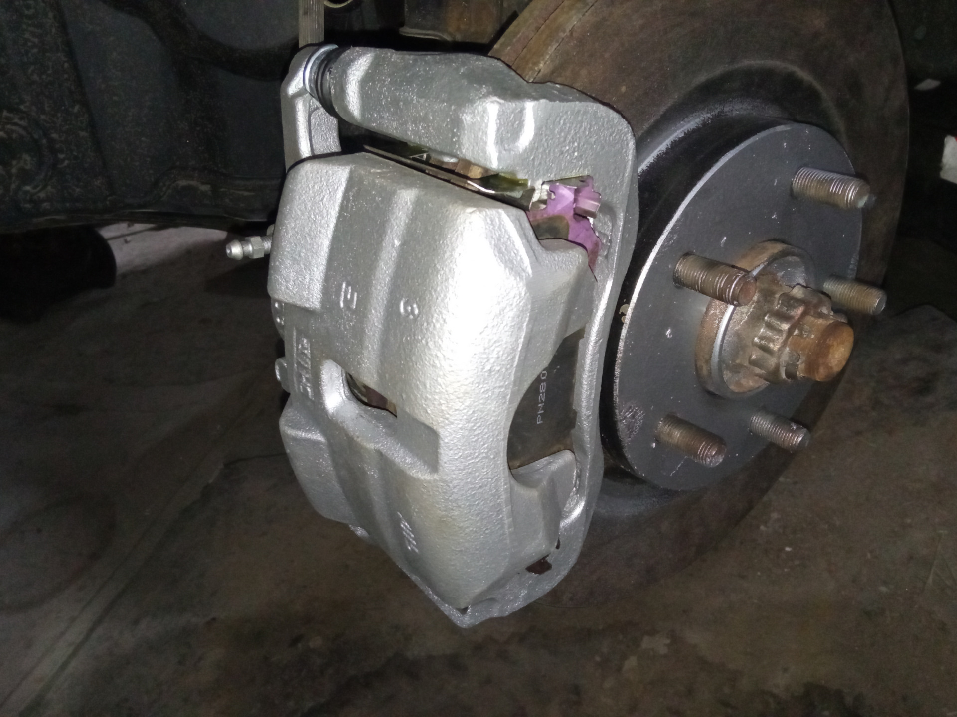 Испортили тормоза. Тормозной диск Харриер. Замена тормозных дисков Харриер. Тормозные диски на Харриер в Петропавловске Камчатском. Покрасить суппорта на Тойота Харриер.