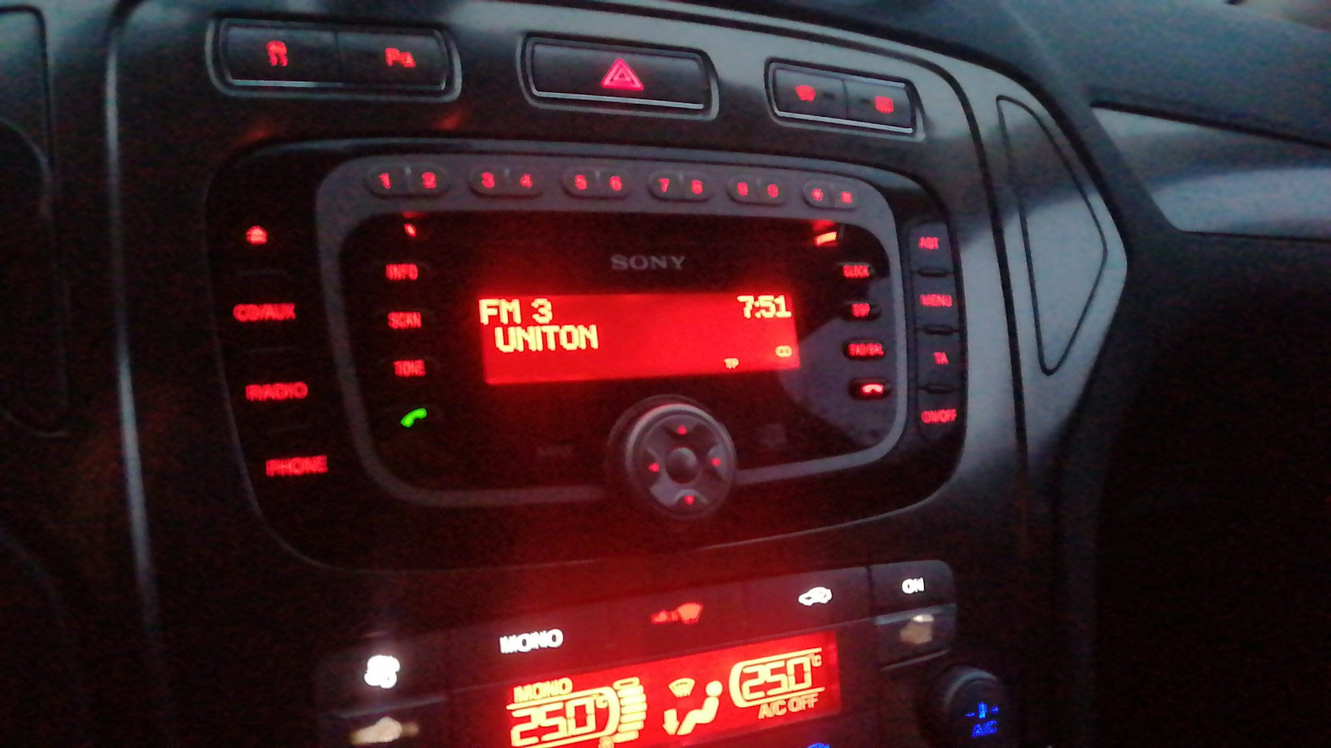 Панель магнитофона — Ford Mondeo IV, 2,3 л, 2008 года | поломка | DRIVE2