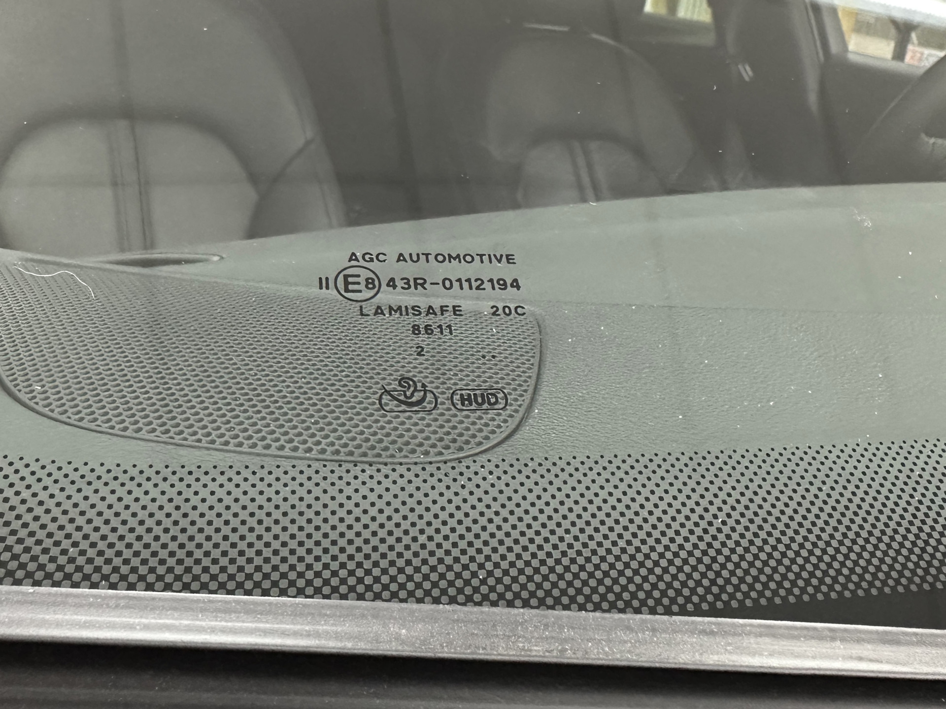 Замена лобового стекла под проекцию (HUD) на Audi A6 C7 рестайлинг ...