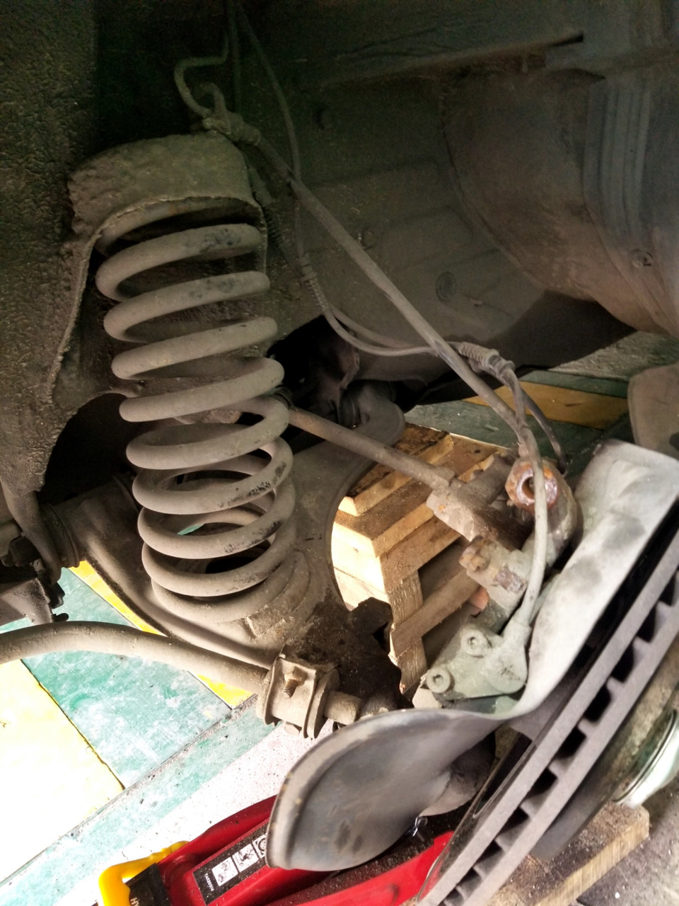 Сайлентблоки редуктора мерс 124. 0 бензин щуп коробки. Замена на 124. Сайлентблоки редуктора мерседес 202. Сайлентблоки мерседес 124 fray.