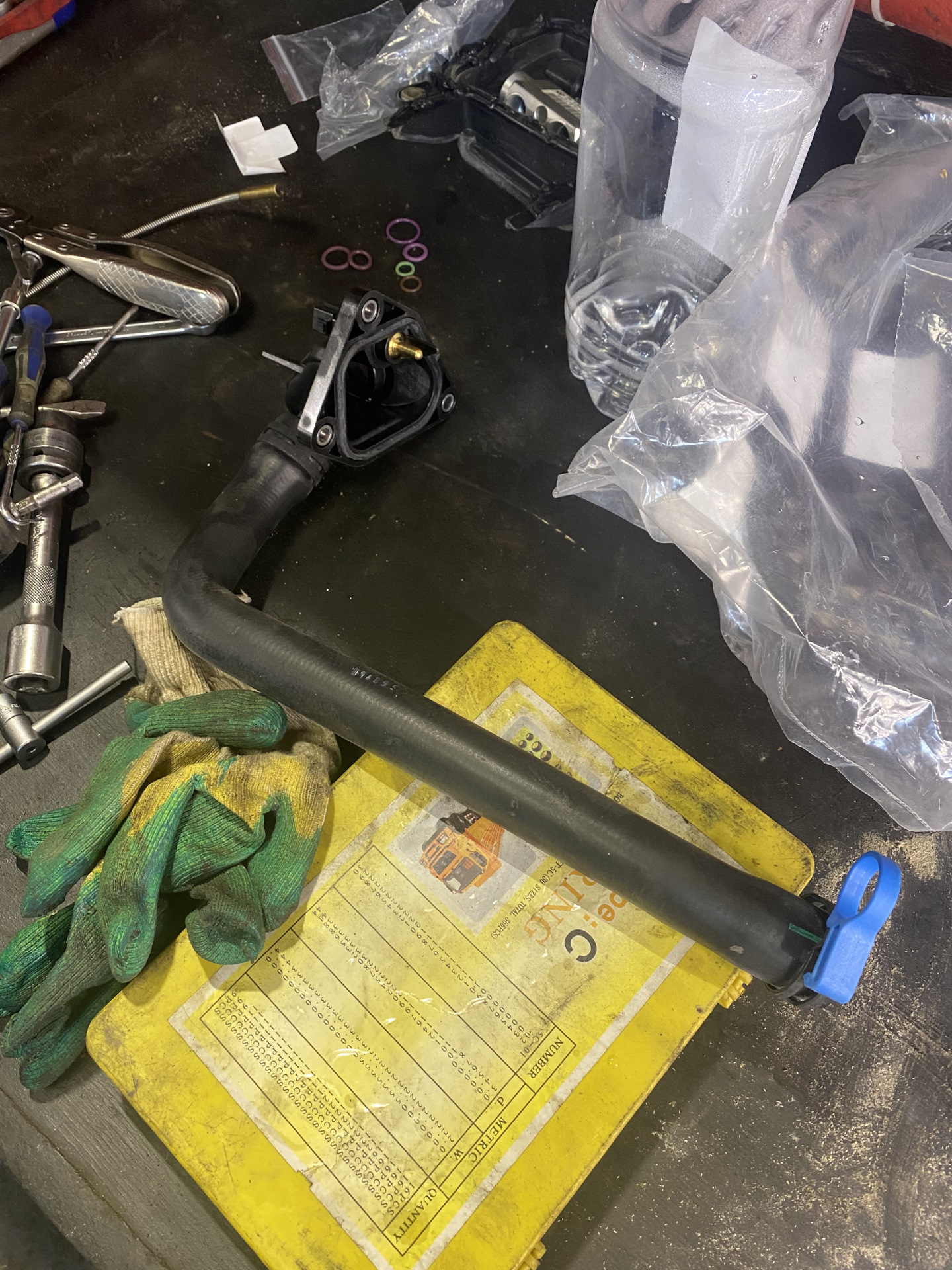 Замена отводящего патрубка системы охлаждения — BMW 1 series (F20), 1,6 ...