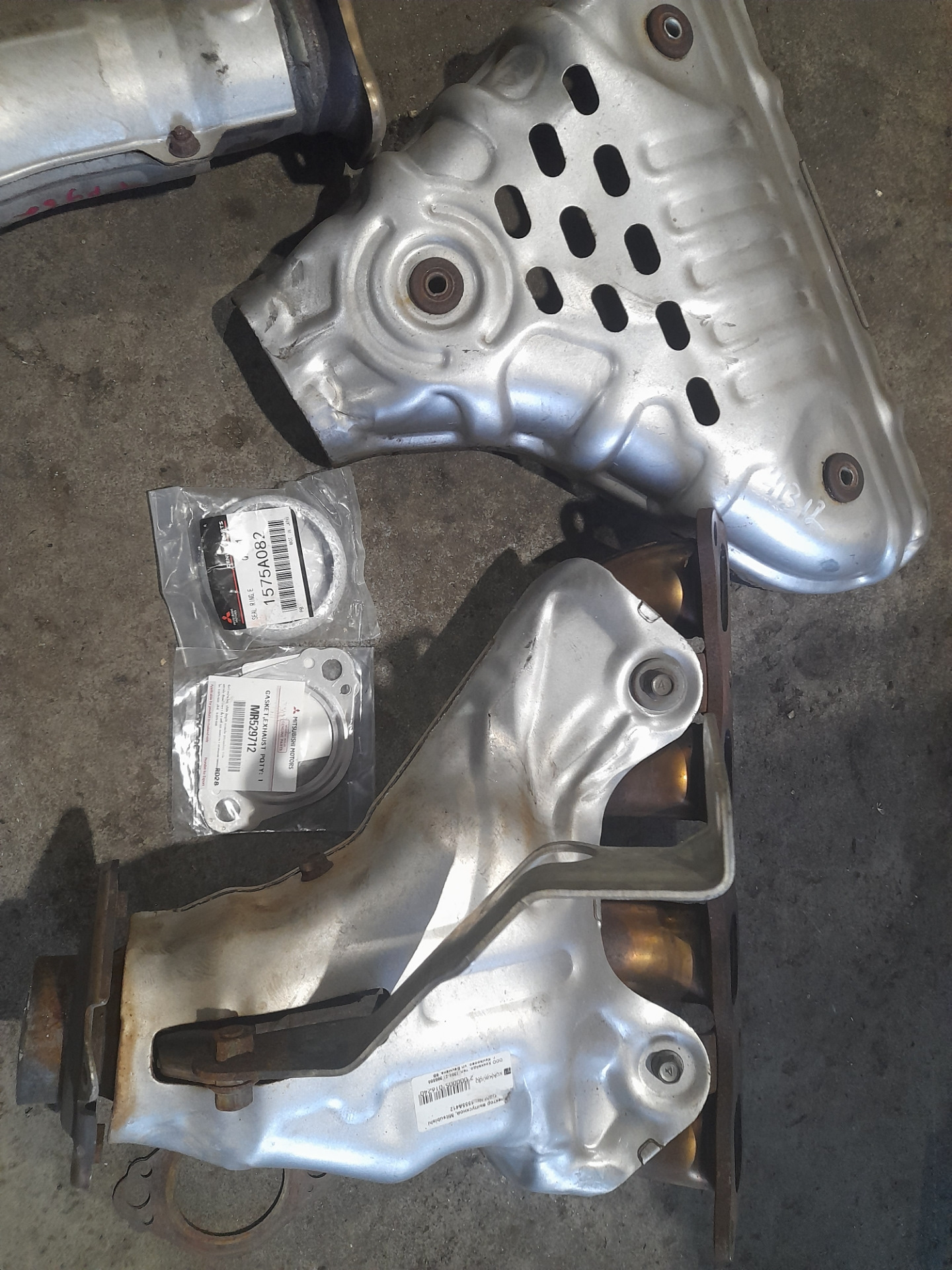 Замена выхлопного коллектора. — Citroen C-Crosser, 2,4 л, 2008 года ...