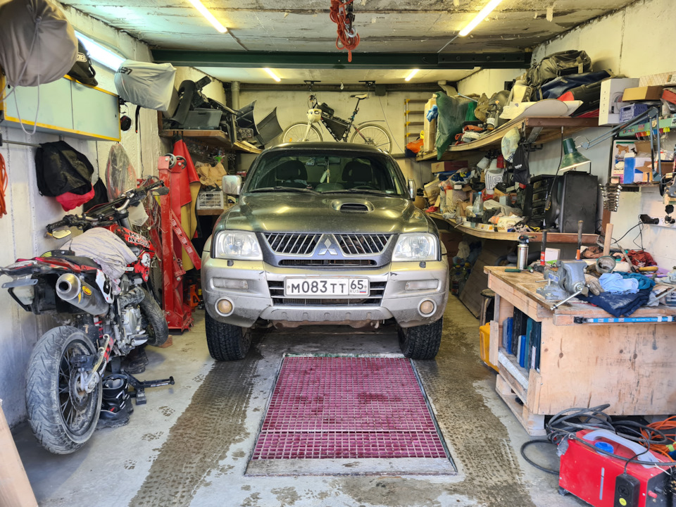 AC/DC — Live Wire / Шланги, зарядник, снова кресла. — Mitsubishi L200 ...