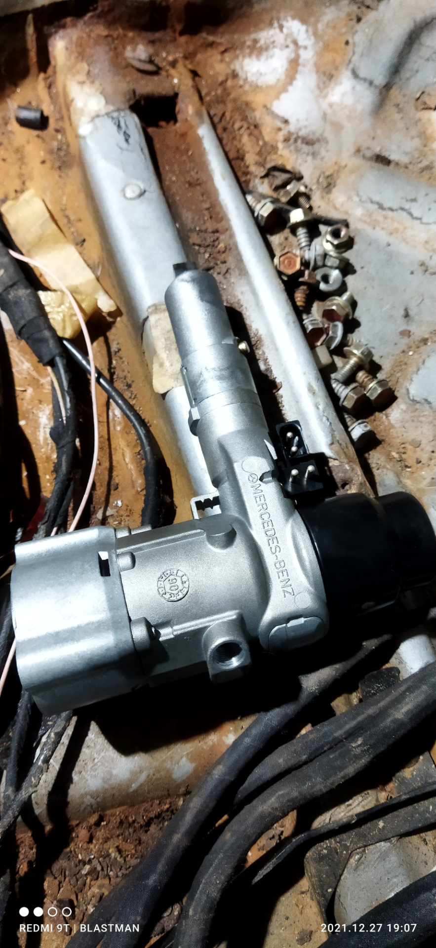 Замок зажигания и личинка замка — Mercedes-Benz E-class (W124), 2,2 л ...