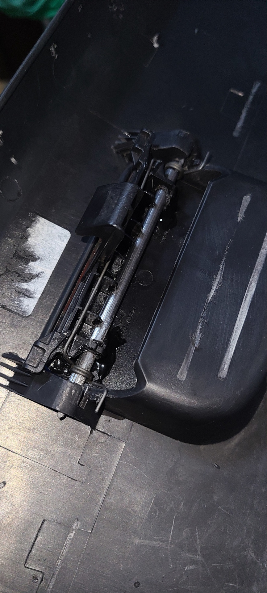 Частая проблема — ручка бардачка — Lada Гранта лифтбек, 1,6 л, 2016 ...