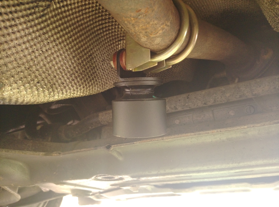 Демпфер выше уровня подрамника. — Lada Vesta (1G)