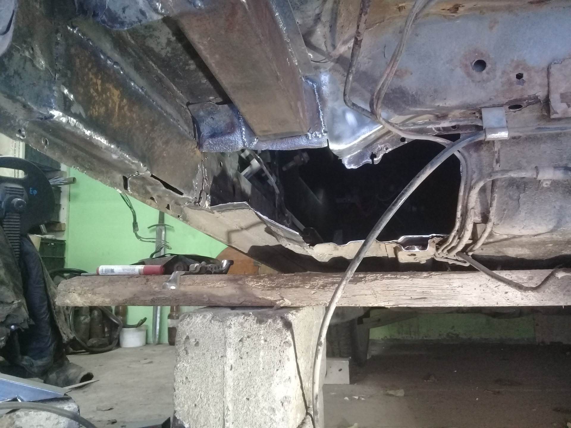 Пилим, варим, лонжерон - Nissan Primera (P11), 1,6 л, 1999 года кузовной ремонт 