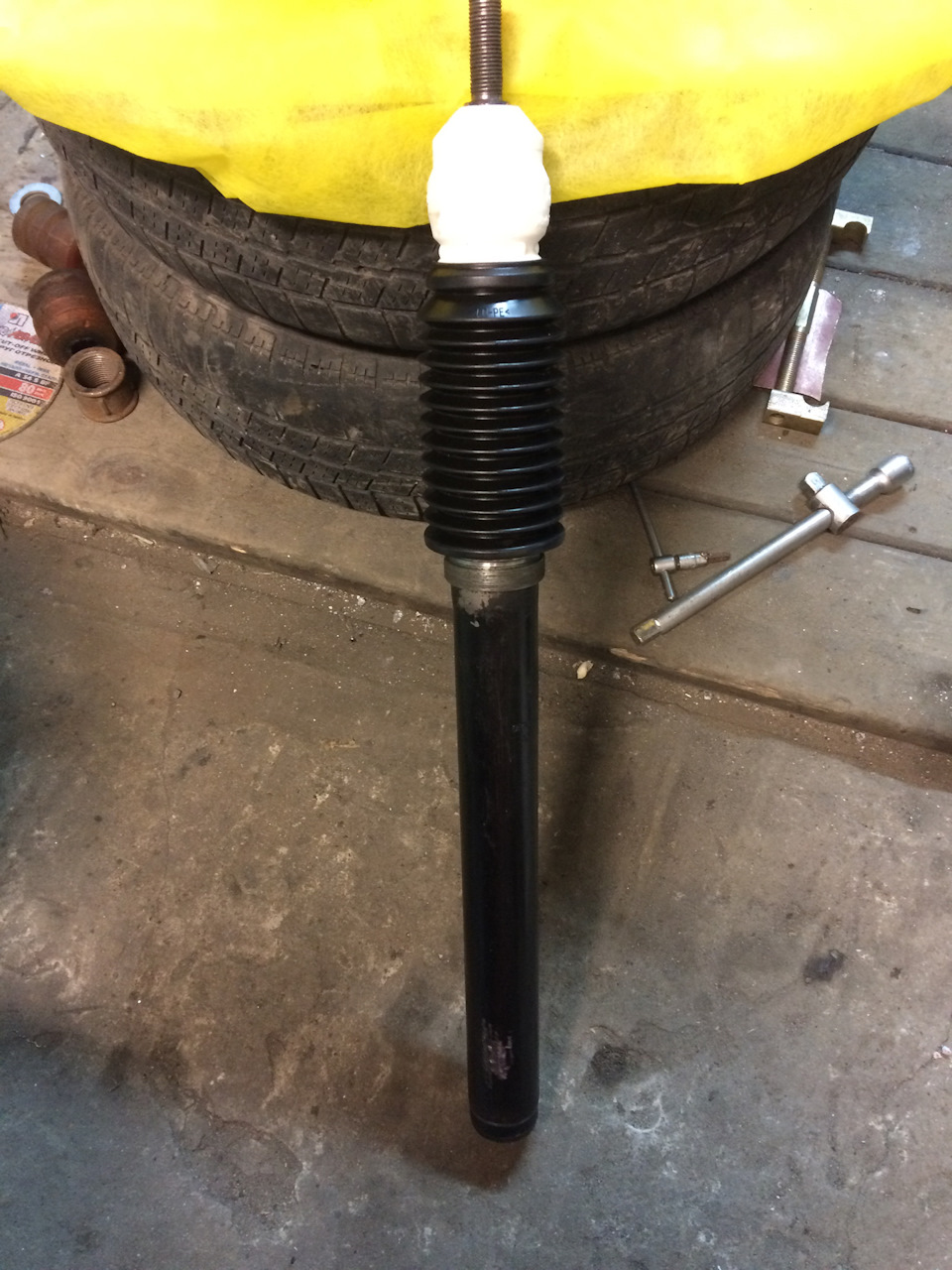 Патрон от Ауди и пыльники с отбойниками — ИЖ 2126, 1,6 л, 2002 года ...