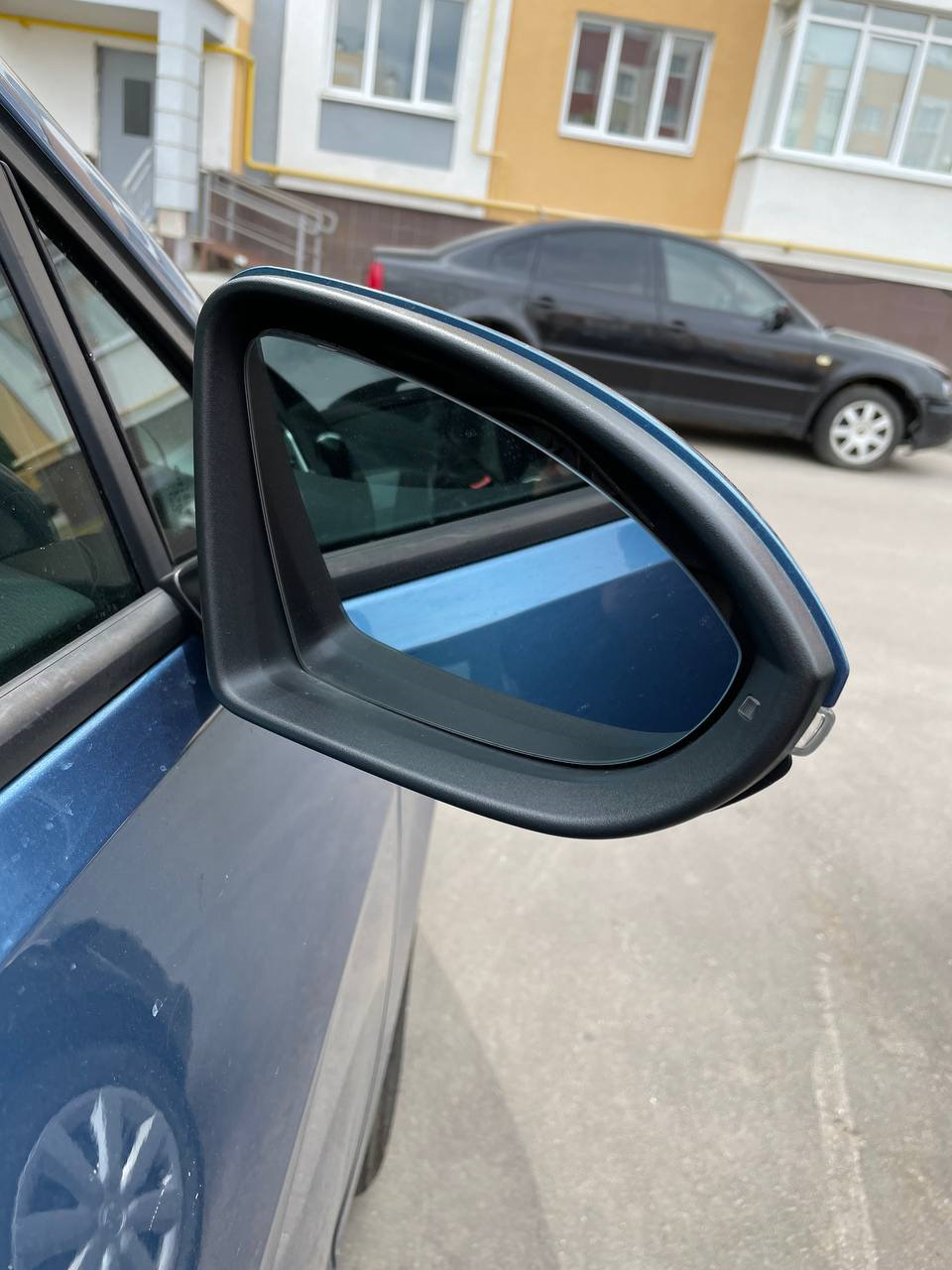 Успел спасти боковое зеркало ) — Volkswagen Golf Mk7, 1,4 л, 2013 года ...