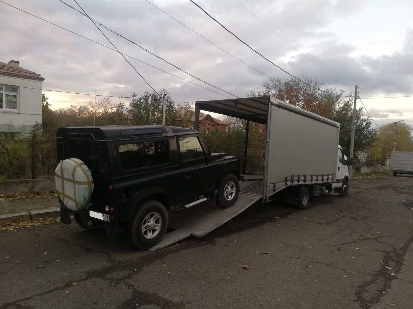 Перевозка автомобиля из Европы в Россию — Land Rover Defender, 2,5 л, 2005  года | путешествие | DRIVE2