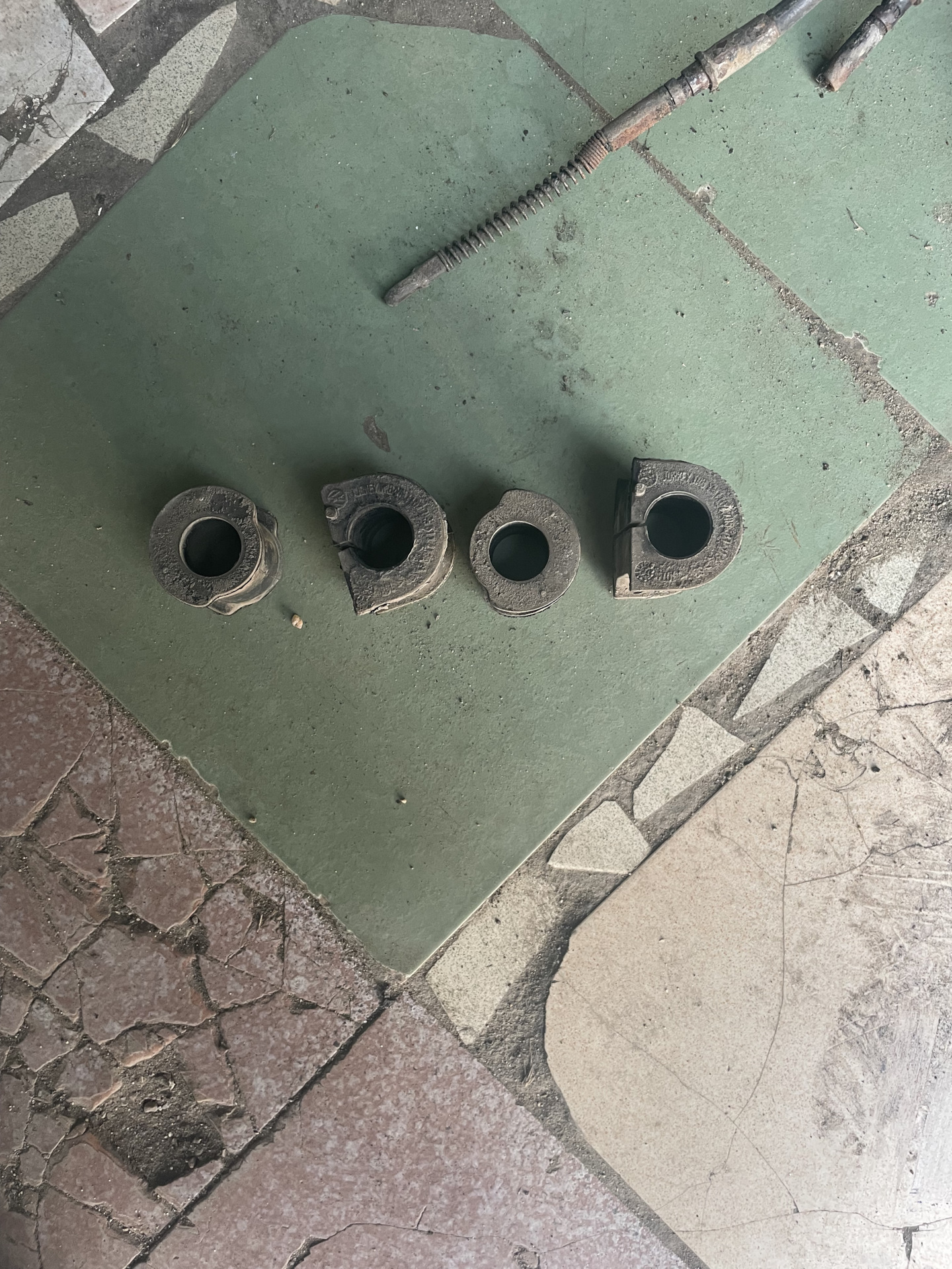 Втулки стабилизатора — Volkswagen Caravelle (T5), 2,5 л., 2008 года ...