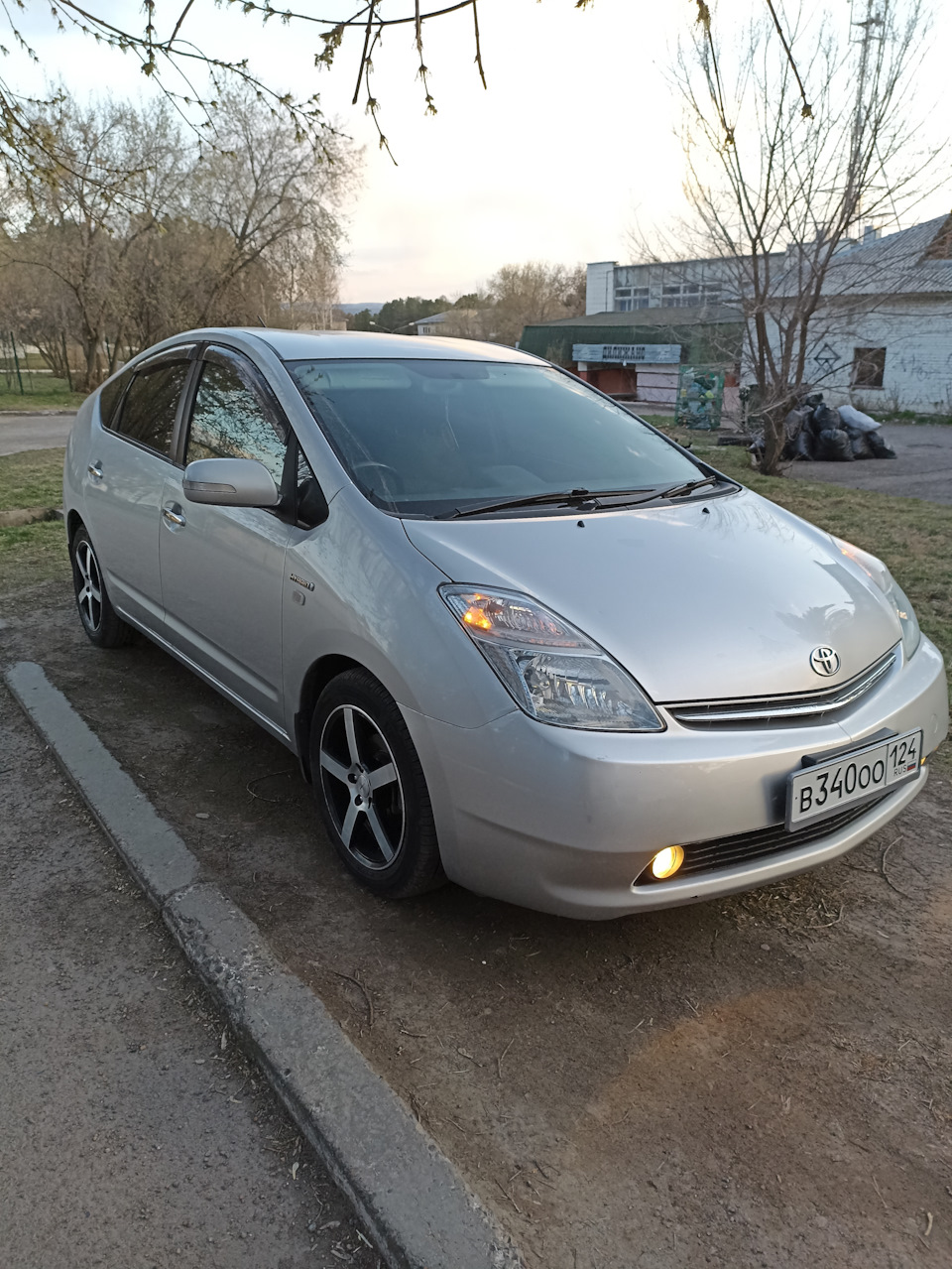 Aux в штатную голову — Toyota Prius (20), 1,5 л, 2009 года | автозвук |  DRIVE2