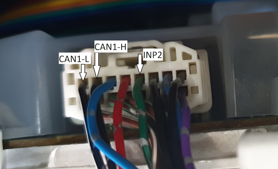 левый — Mazda 5 (2G)