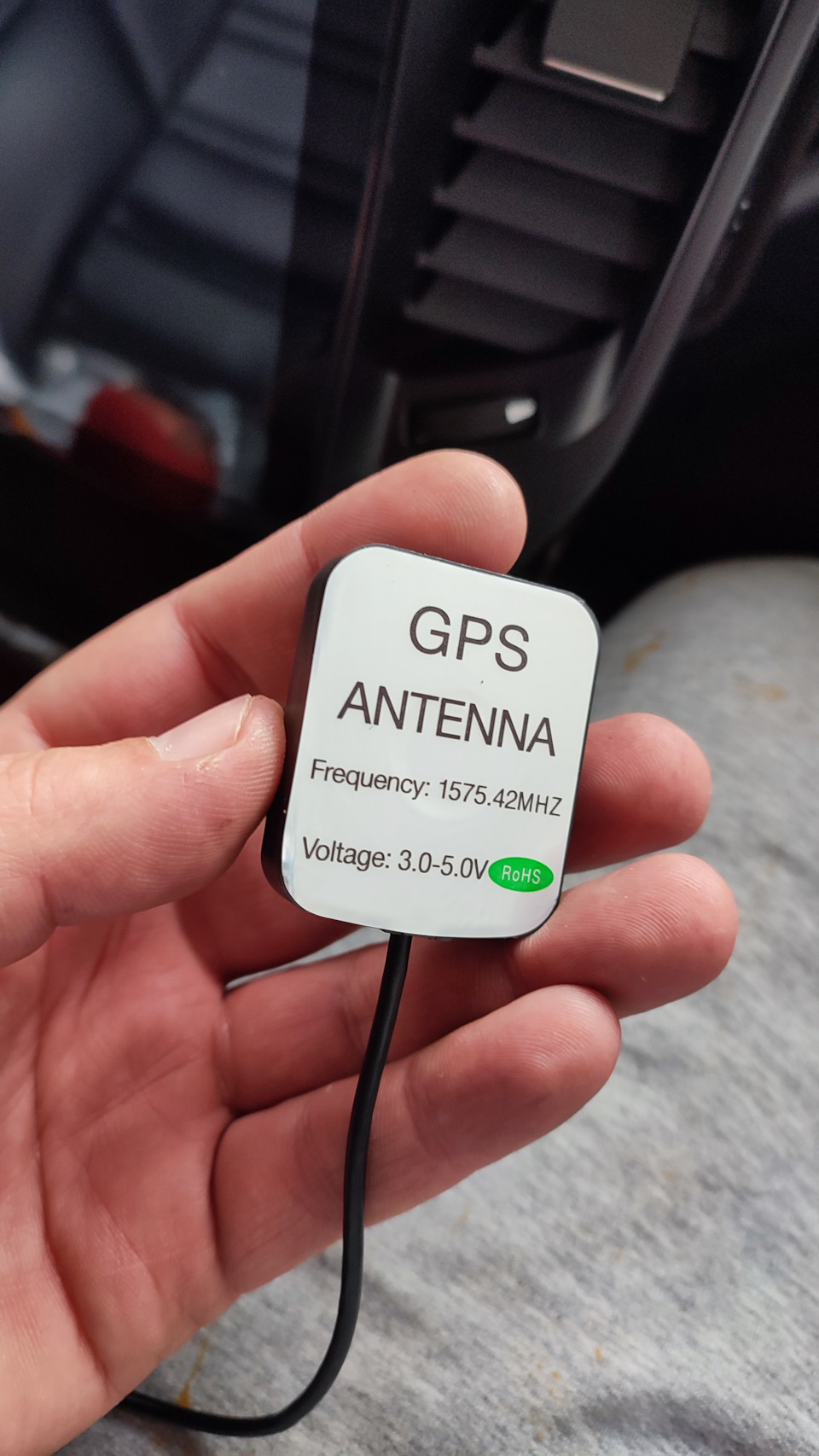 Антенна без двустороннего скотча — Geely GC6. Запчасти на фото: 157542MHZ