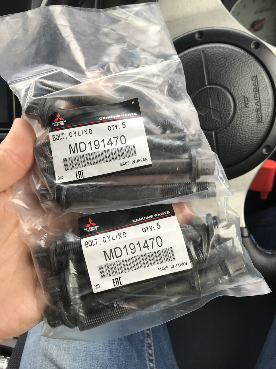 На вид совсем другие чем были в моторе — Mitsubishi Airtrek. Запчасти на фото: MD191470