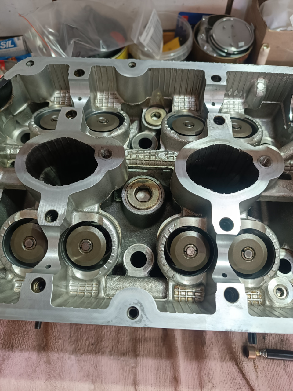 Снял мотор с субары своей, клапаны отрегулировать, головки в идеале, никаких отложений, мотору 250000 км, моих на лучке 70000км. — Audi A3 (8P)