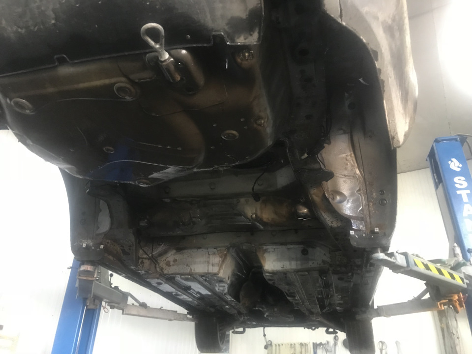 днище было все в рыжиках но без сквозной коррозии… — Audi A6 (C6)