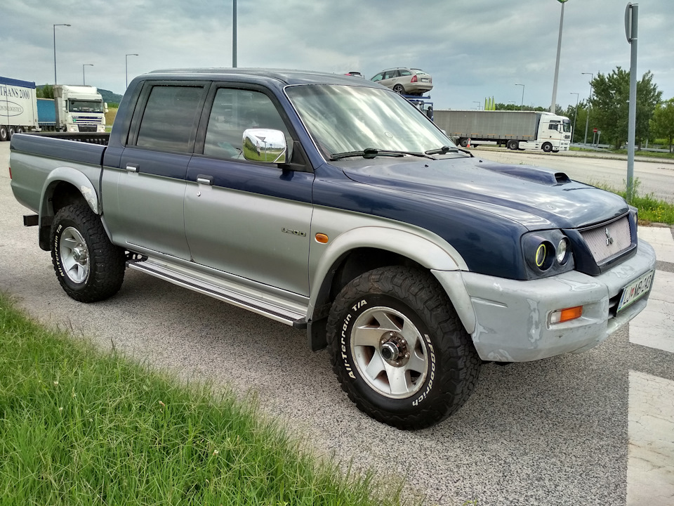 Mitsubishi l200 2.5. Митсубиси l200 2004. Mitsubishi l200 3. Мицубиси л200 2004.