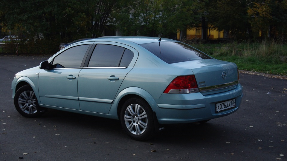 Опель н седан. Опель Астра h 1.6 седан. Опель Астра н седан 2007. Opel Astra h 1.6 седан 2011. Опель Астра седан 2.2.