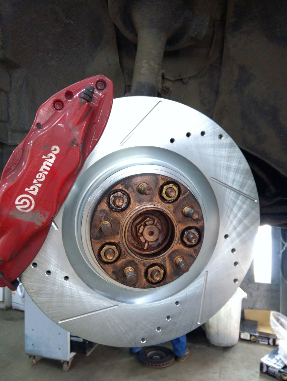 47. Замена передних тормозных дисков и колодок. Пробег 199311 ...