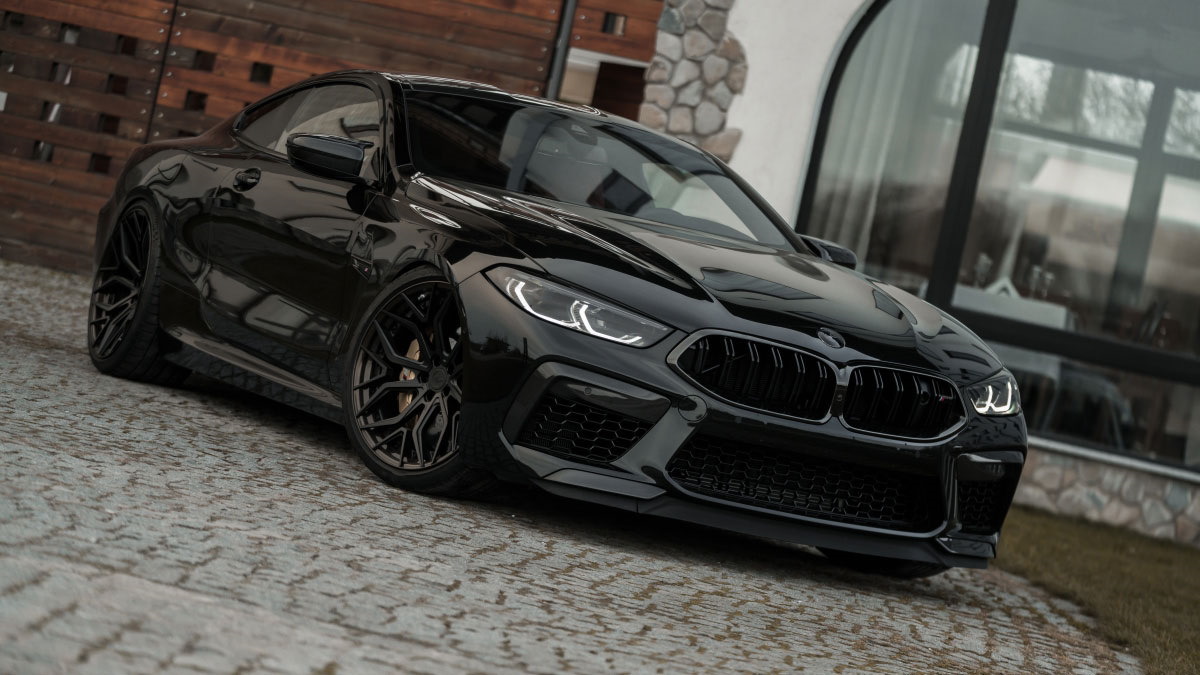 BMW m8 Competition черная
