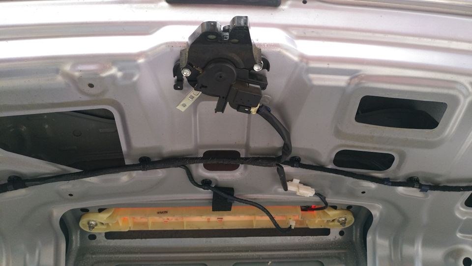 #11 Борьба с повышенной влажностью и ремонт замка багажника — Mazda 6 ...