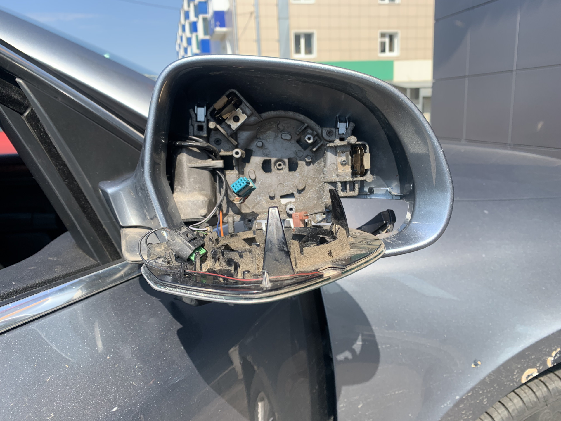 Замена повторителя поворота на зеркалах — Skoda Superb Mk2, 1,8 л, 2011 ...