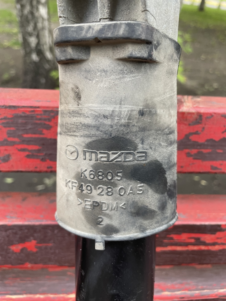 Задние стойки в сборе оригинал на Mazda 3 (3G) BM, Mazda 3 (2G) BL. Б/у ...