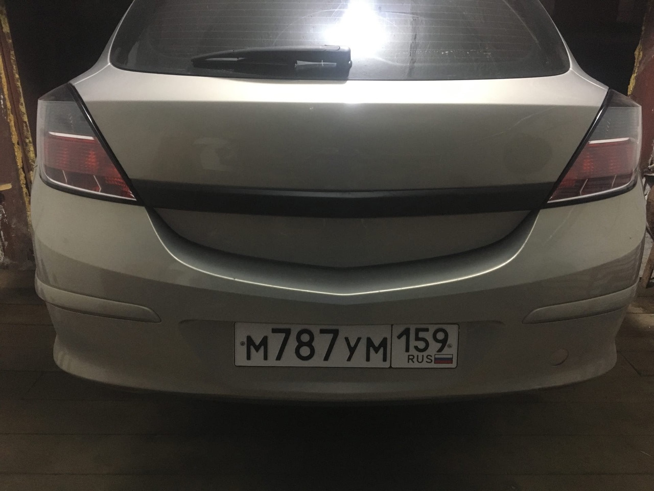 обновил задний шильдик на крышке багажника — Opel Astra H GTC, 1,6 л ...