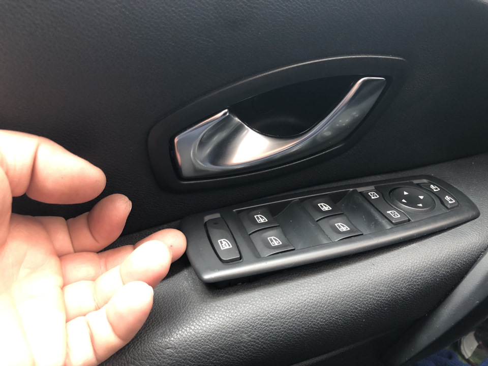 Check Child Safety Device — Renault Megane III, 1,5 л, 2010 года