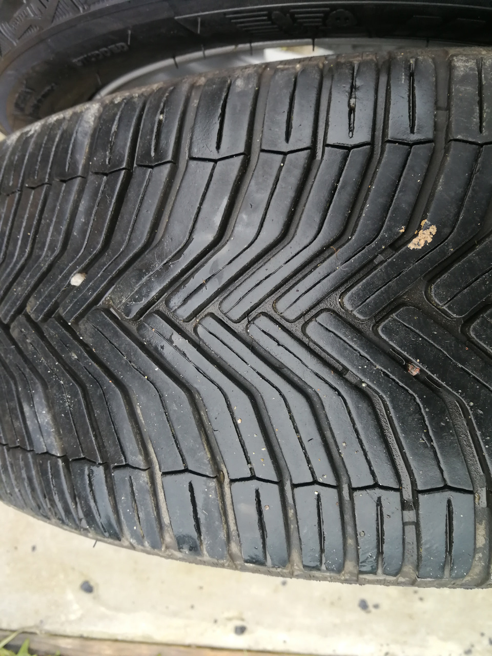 Michelin CrossClimate + 225/55 R17 с пробегом 26000км — Citroen C5 (2G). Запчасти на фото: Michelin CrossClimate+